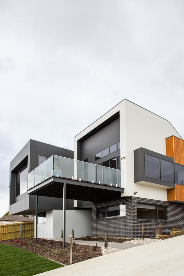 Elben Court High Res RGB 300dpi001